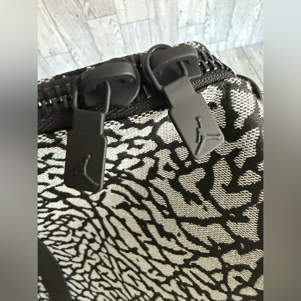 Jordan Monogram Black Elephant Print Duffle Bag (size Large) 40L - Picture 5 of 12